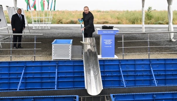 Prezident Füzulidə Qaraxanbəyli kəndinin təməlini qoydu (FOTO)